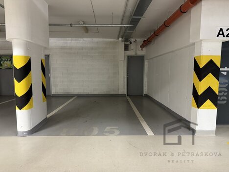 Pronájem garážového stání Praha-Karlín